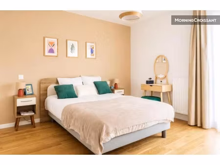 location meublée appartement 3 pièces 60 m² à avignon (84000)  1 790 €