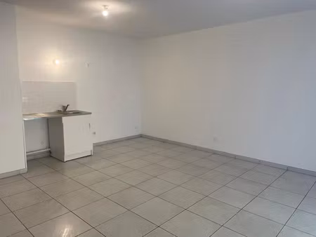 location appartement 3 pièces 61.37 m² à venissieux (69200)  940 €