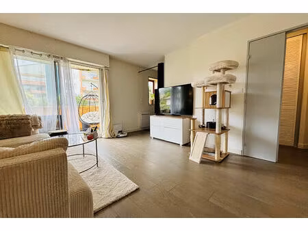 superbe t2 avec balcon et parking