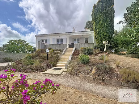 maison sur sous-sol - 125 m² - plus de 1 400 m² de terrain - landeronde