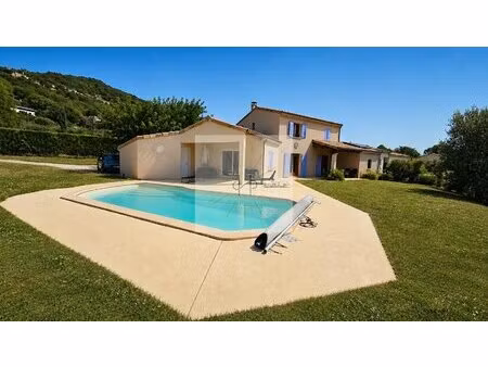 maison familiale avec picine