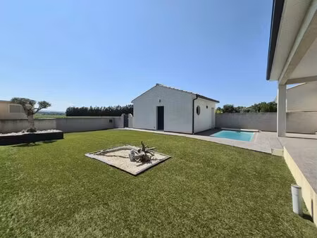 villa de plain-pied avec garage et piscine