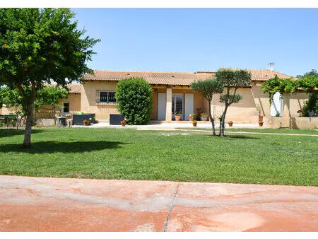 maison avec piscine dépendances et garages