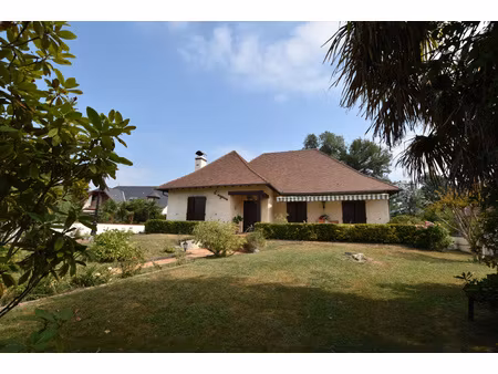 maison familiale de 190 m2 avec dépendance de 45 m2 - 4 chambres - fort potentiel - idron 