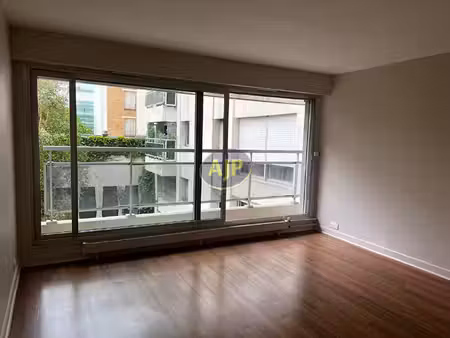 2 pièces vide gros caillou