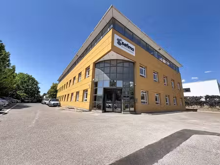 location bureaux 180 m² à 446 m²