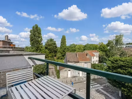 appartement lumineux au dernier étage avec terrasse
