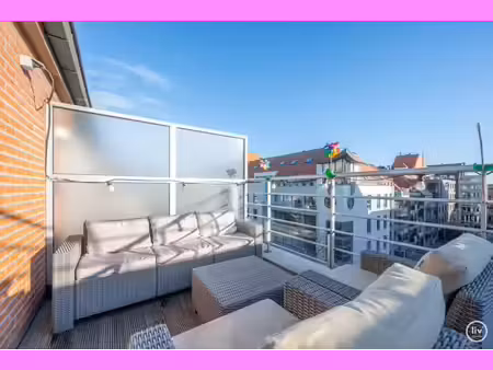 appartement spacieux avec 3 chambres et 2 salles de bains à