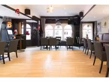 spacieux local commercial avec habitation au centre d’osten…