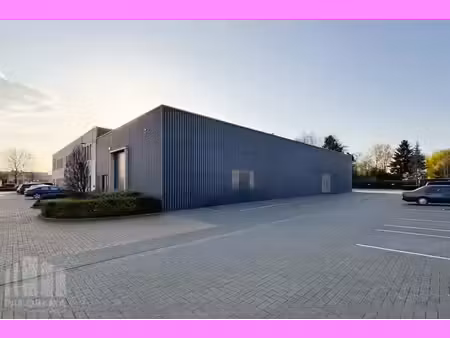 pme – unité avec 250 m² d’entrepôt et 60 m² de bureaux am...