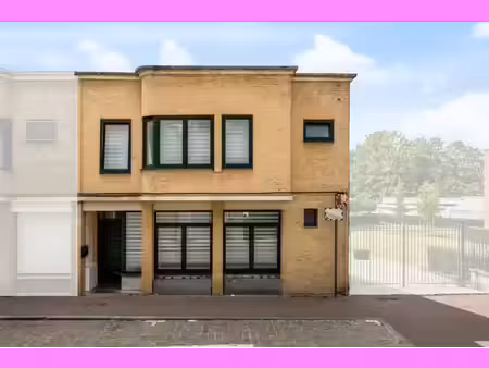 spacieuse maison avec 3 chambres et jardin au cœur de zele