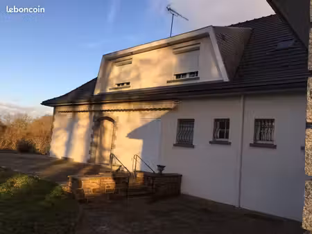 2 habitations identiques séparées plein pied composant une grande et robuste très belle ma