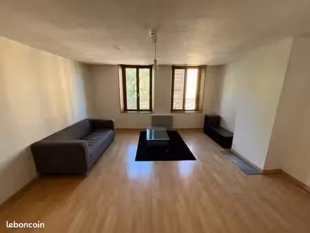 sans frais agence - quai a. rimbaud – hypercentre – grand studio - 38 m²