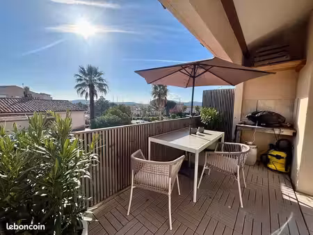appartement t2 avec balcon vue mer au pied de la plage