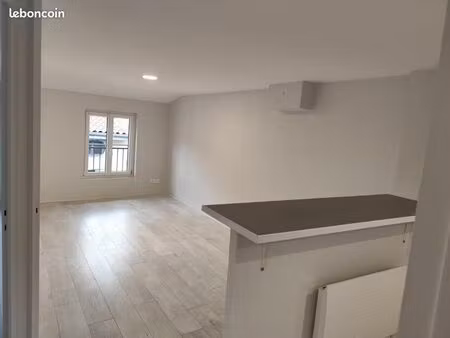 t2 refait à neuf - cuisine équipée - centre ville du puy