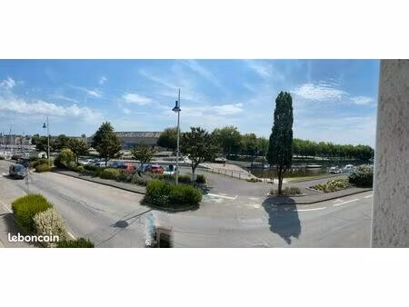 studio meublé 20 m² – vue sur le port – parking – centre-ville de redon
