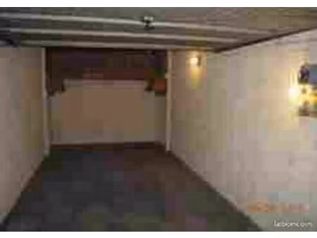 loue garage dans résidence cap brun