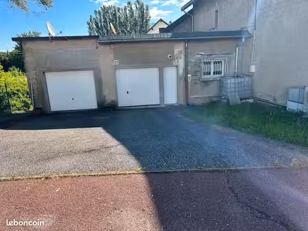 grand garage / box de stockage privatif avec mezzanine – le bourget-du-lac (à 10 min à pie