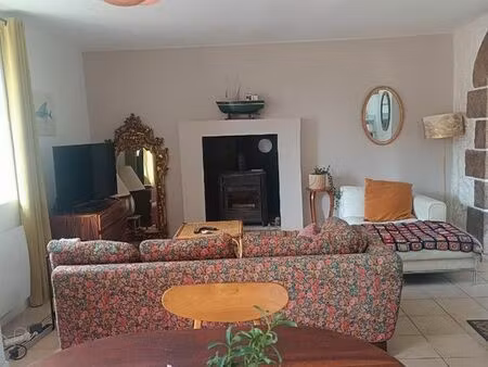 charmante maison en pierres avec jardin clos
