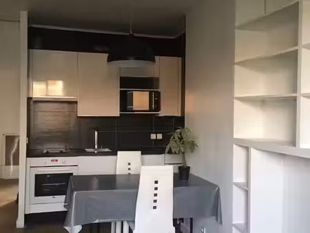 charmant 2 pièces dans un immeuble ancien  rue de montreuil à vincennes