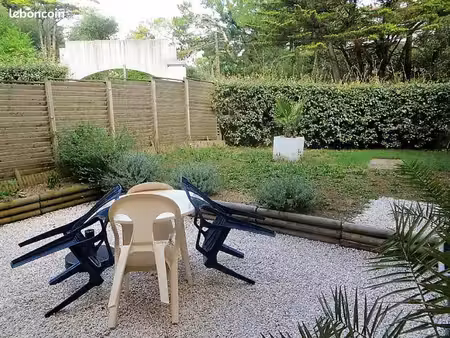 la baule location à l'année_studio meublé 30 m² avec 2 jardins privatifs à 200 m de la pla
