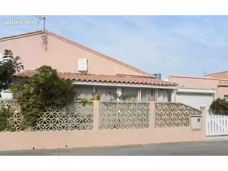 disponibilités hivernales d'octobre à avril  baux de 3 mois  maison meublée bord de mer gr
