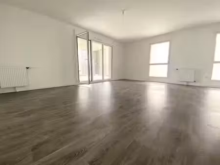 location appartement 4 pièces 84.72 m² à reze (44400)  1 080 €