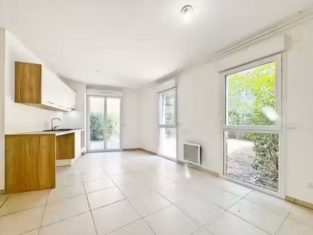 studio 25m2 avec grand jardin / corniche fleurie / garage / piscine