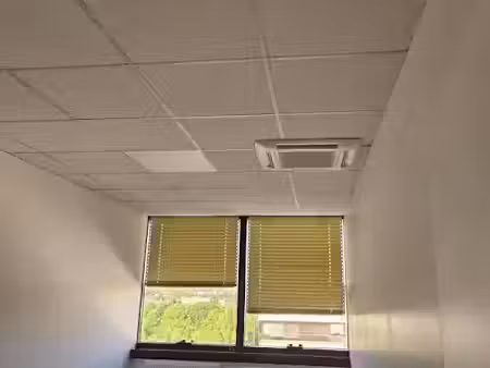 location locaux professionnels 1 pièce 13 m² à cergy (95000)  270 €
