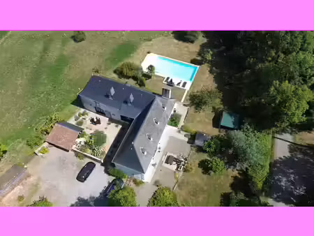 ancienne ferme béarnaise avec gîte  piscine et vue sur les pyrenénées