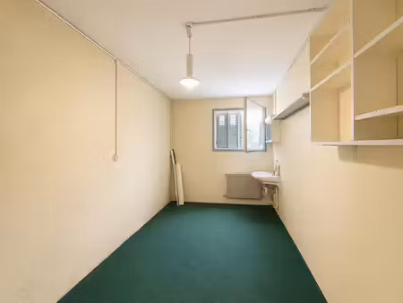 resserre d'environ 12.5 m²