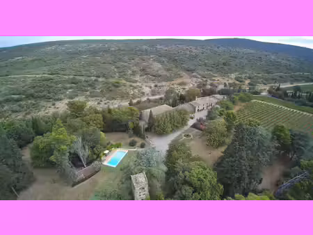 domaine viticole avec maison de maître d'env. 850m2 habitables et 77 hectares de terres