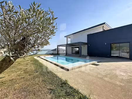 villa contemporaine avec piscine chauffée - entre annecy et