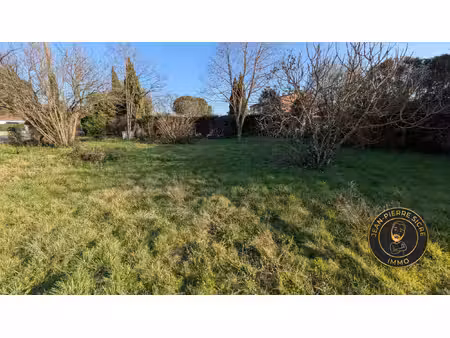 cintegabelle  terrain constructible de 734 m2 non viabilisé.