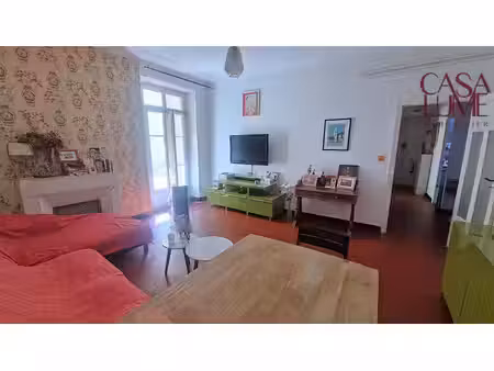 f4 de 91 m² cours grandval à 5 mn des plages