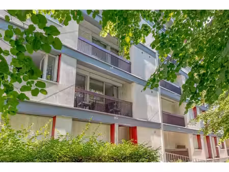 saint-denis - appartement rénové avec balcon plein sud