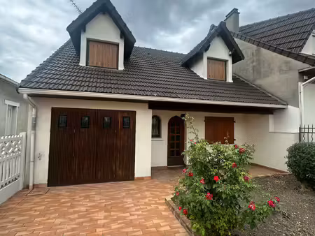 maison individuel dans la zone pavillonnaire du blanc mesnil