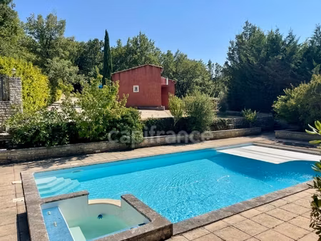à vendre – maison avec piscine et grand terrain arboré à saignon (84400)