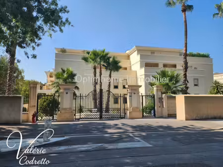 hyères – t3 70 m² avec terrasse  garage – résidence prisée proche centre-ville 83400