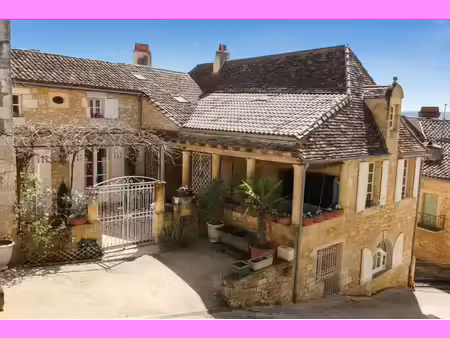 demeure historique au coeur d'un village du périgord noir