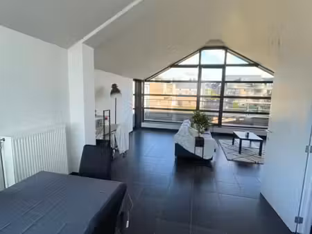 lumineux appartement trois chambres