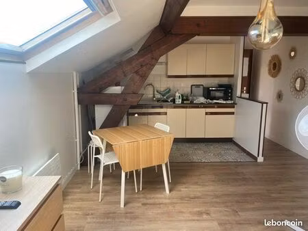 studio meublé 32 m² au sol (24 m² carrez) – centre-ville – disponible au 1er septembre