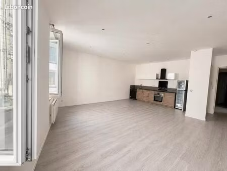 appartement 2 pièces 64 m²