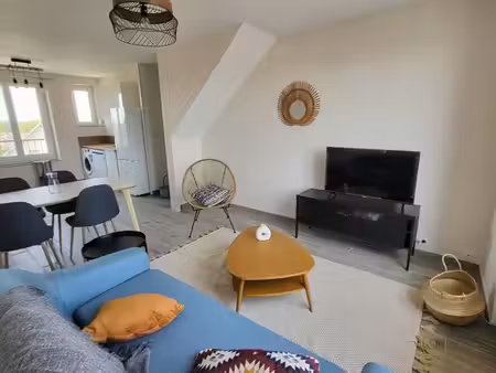 joli t4 meublé  lumineux et au calme avec jardin