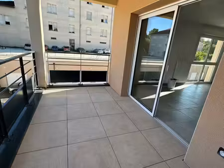 à louer – appartement t2 de 51 m² – résidence avec ascenseur – parking et garage neuf
