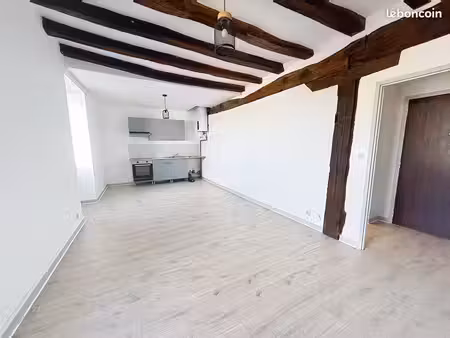 appartement t2 centre de ligueil avec parking et cave