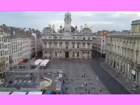 f 3 place des terreaux à lyon centre 69001
