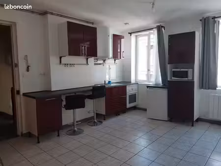 a louer studio 25 m2 equipé prox fac