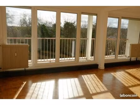 saumur – appartement t3 proche hypermarché leclerc