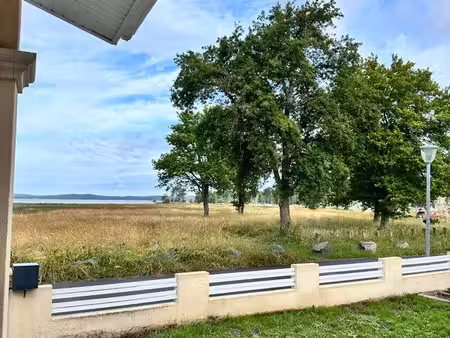 maison face au lac